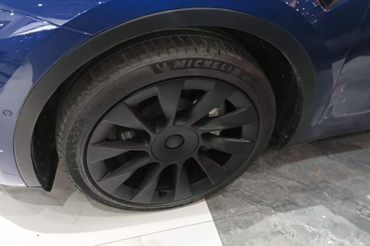 Used Tesla Model Y 2021 Long-Range All-Wheel-Drive Version Left Front Wheel Hub