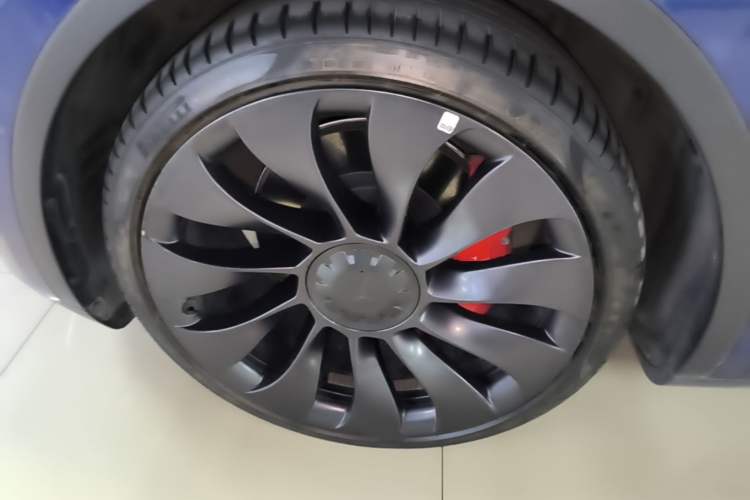 Used Tesla Model Y 2021 Performance High-Performance All-Wheel-Drive Version Left Front Wheel Hub