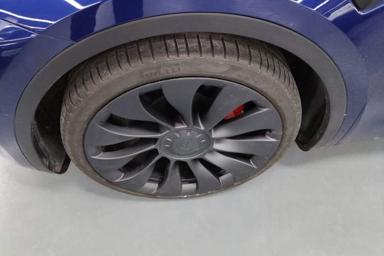 Used Tesla Model Y 2021 Performance High-Performance All-Wheel-Drive Version Left Front Wheel Hub