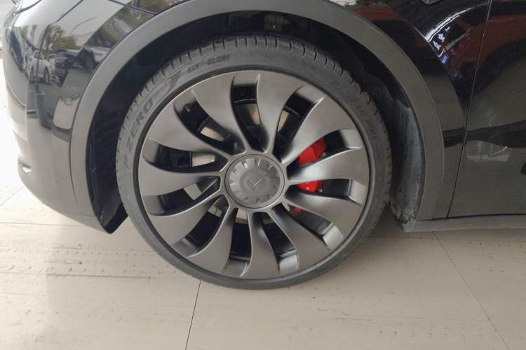 Used Tesla Model Y 2021 Performance High-Performance All-Wheel-Drive Version Left Front Wheel Hub