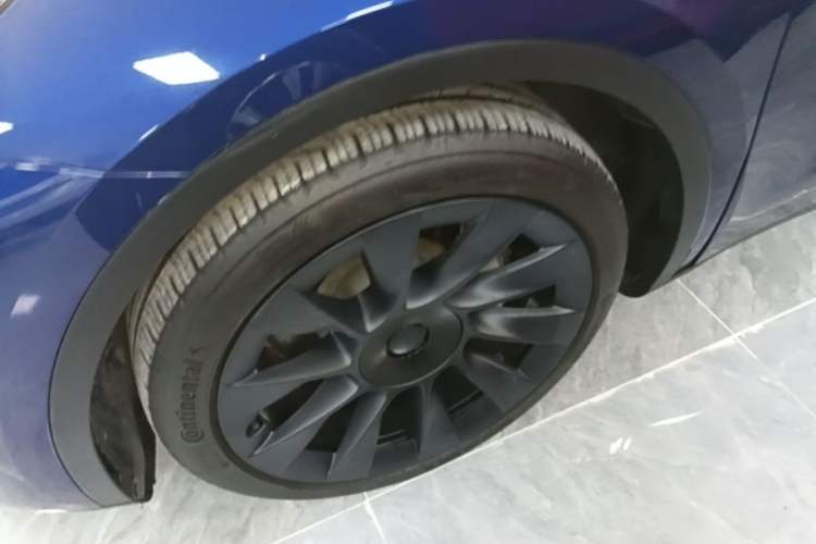 Used Tesla Model Y 2021 Long-Range All-Wheel-Drive Version Left Front Wheel Hub