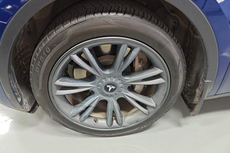 Used Tesla Model Y 2021 Standard Range Rear-Wheel Drive Version Left Front Wheel Hub