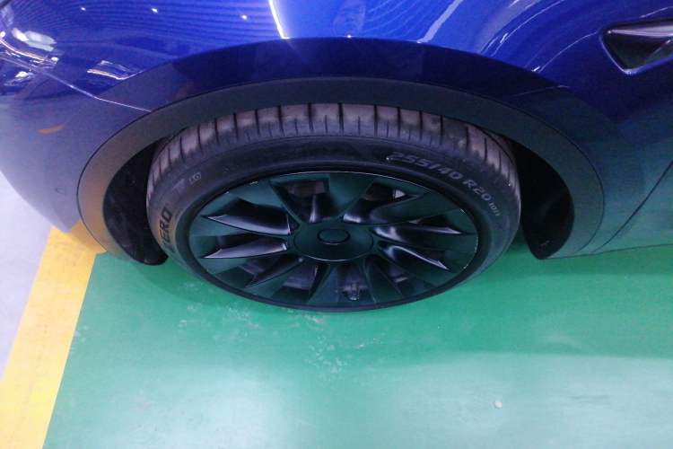 Used Tesla Model Y 2021 Long-Range All-Wheel-Drive Version 3D7 Left Front Wheel Hub