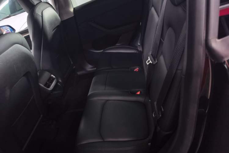 Used Tesla Model Y 2021 Standard Range Rear-Wheel Drive Version Left Rear Seat