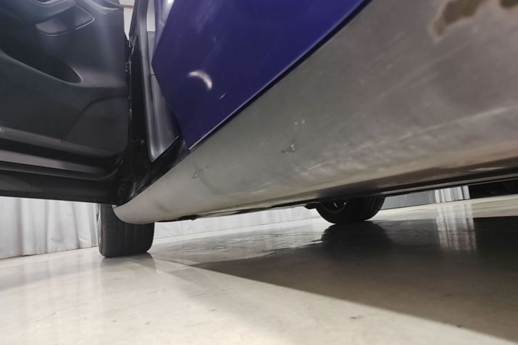 Used Tesla Model Y 2021 Long-Range All-Wheel-Drive Version 3D7 Left Side Sill