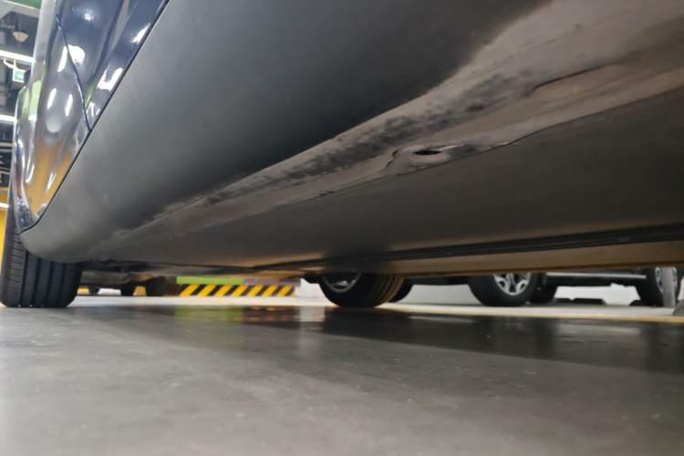 Used Tesla Model Y 2021 Long-Range All-Wheel-Drive Version Left Side Sill