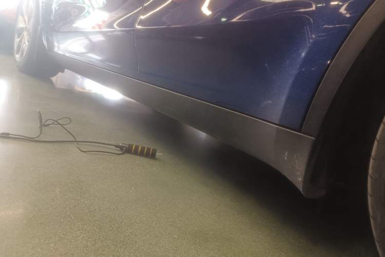 Used Tesla Model Y 2021 Standard Range Rear-Wheel Drive Version Left Side Sill