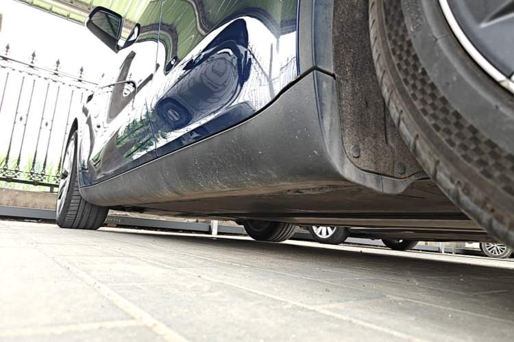 Used Tesla Model Y 2021 Long-Range All-Wheel-Drive Version Left Side Sill