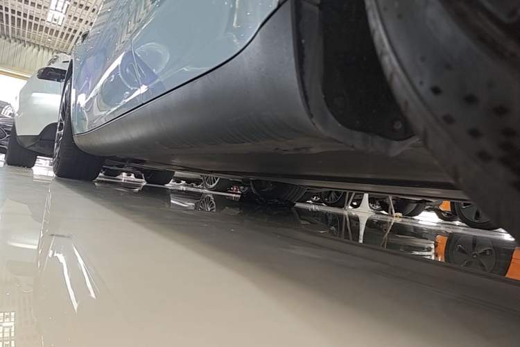 Used Tesla Model Y 2021 Standard Range Rear-Wheel Drive Version Left Side Sill
