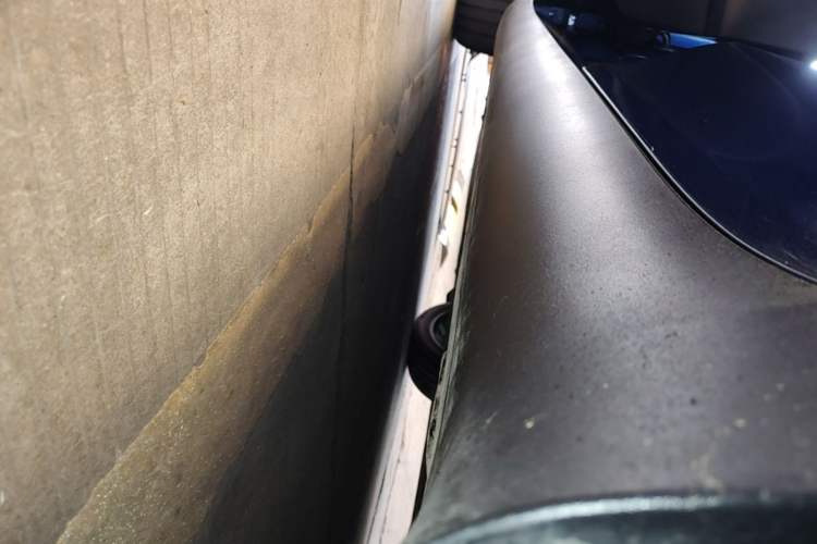 Used Tesla Model Y 2021 Standard Range Rear-Wheel Drive Version Left Side Sill