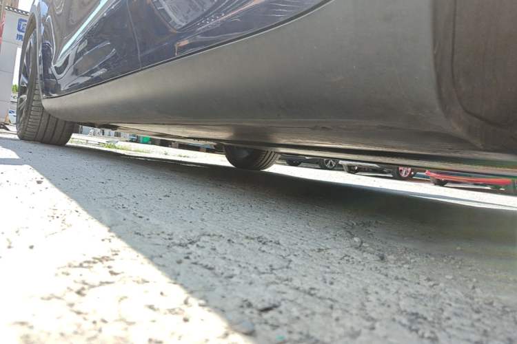 Used Tesla Model Y 2021 Long-Range All-Wheel-Drive Version Left Side Sill