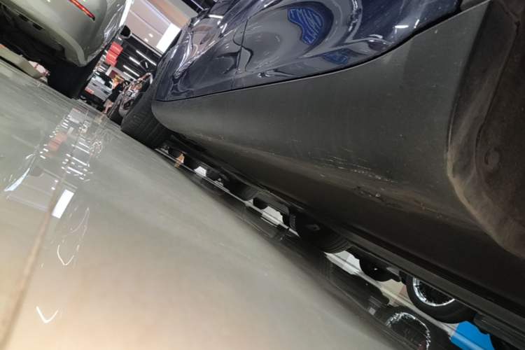 Used Tesla Model Y 2021 Long-Range All-Wheel-Drive Version 3D7 Left Side Sill