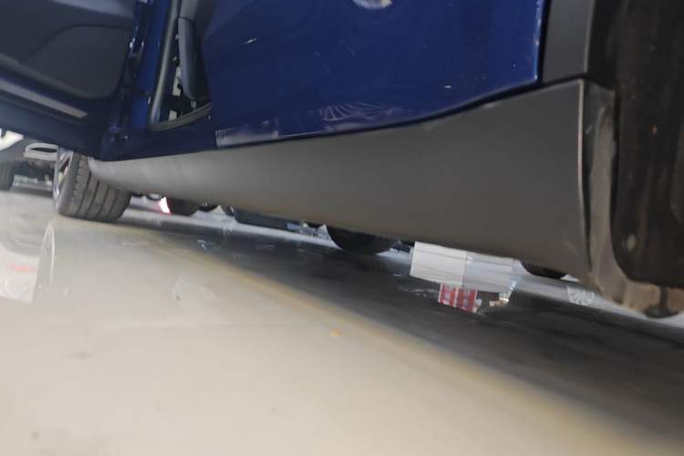 Used Tesla Model Y 2021 Standard Range Rear-Wheel Drive Version Left Side Sill