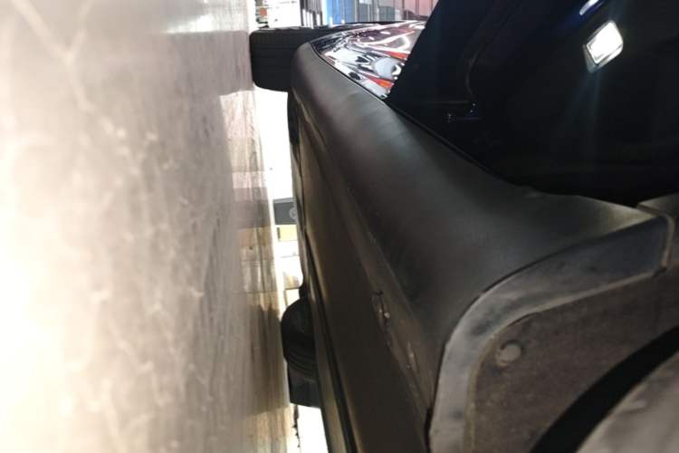 Used Tesla Model Y 2021 Long-Range All-Wheel-Drive Version 3D7 Left Side Sill