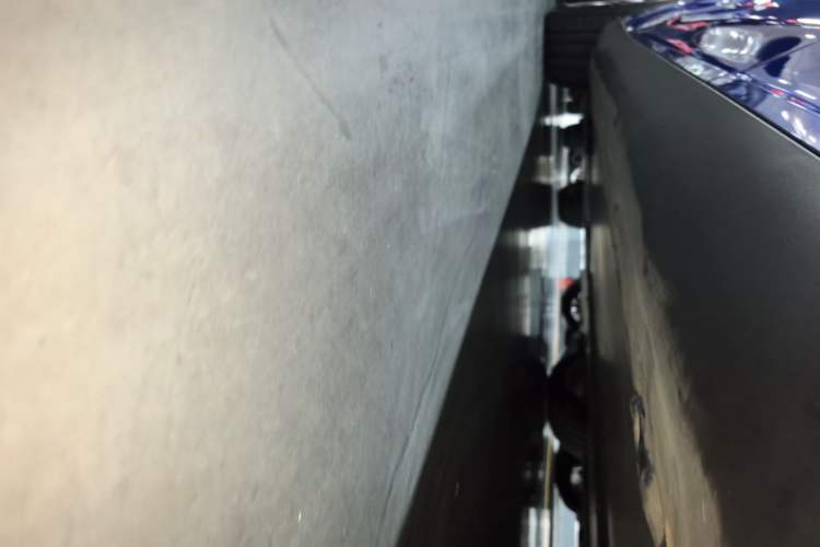 Used Tesla Model Y 2021 Standard Range Rear-Wheel Drive Version Left Side Sill