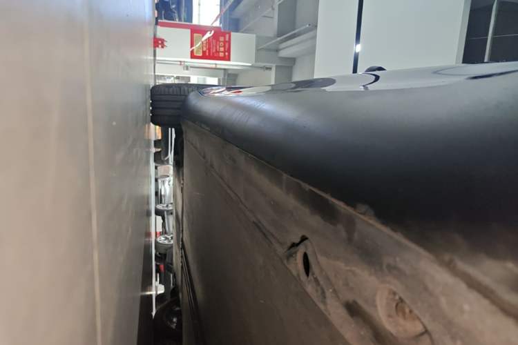 Used Tesla Model Y 2021 Long-Range All-Wheel-Drive Version 3D7 Left Side Sill
