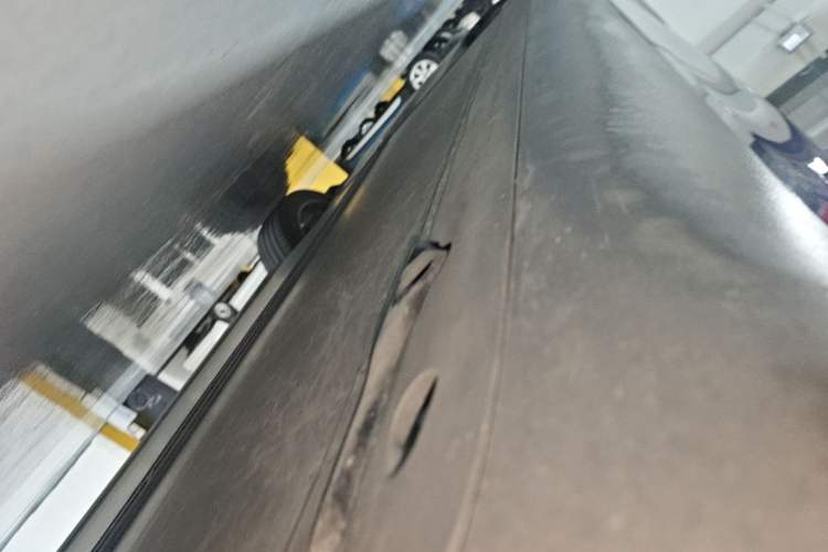 Used Tesla Model Y 2021 Standard Range Rear-Wheel Drive Version Left Side Sill
