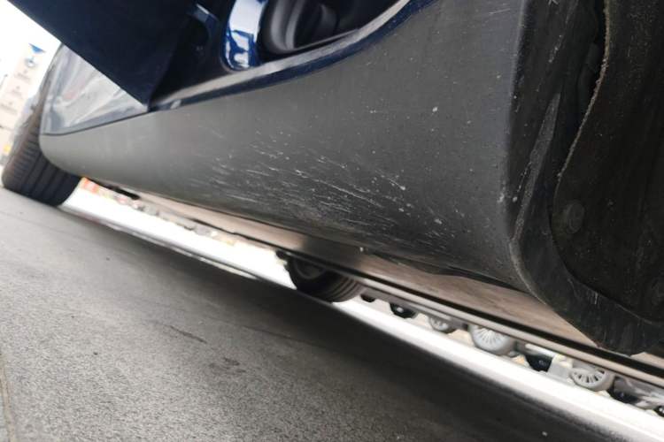 Used Tesla Model Y 2021 Long-Range All-Wheel-Drive Version 3D7 Left Side Sill