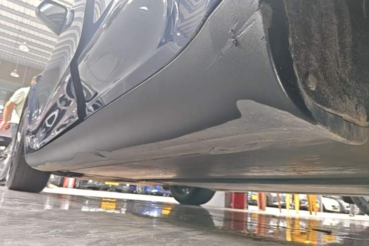 Used Tesla Model Y 2021 Long-Range All-Wheel-Drive Version Left Side Sill