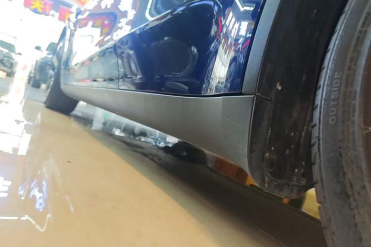 Used Tesla Model Y 2021 Long-Range All-Wheel-Drive Version Left Side Sill