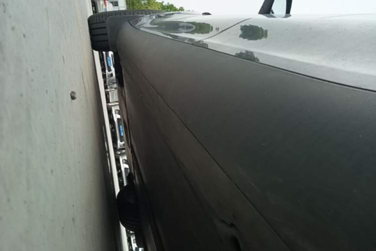 Used Tesla Model Y 2021 Long-Range All-Wheel-Drive Version Left Side Sill