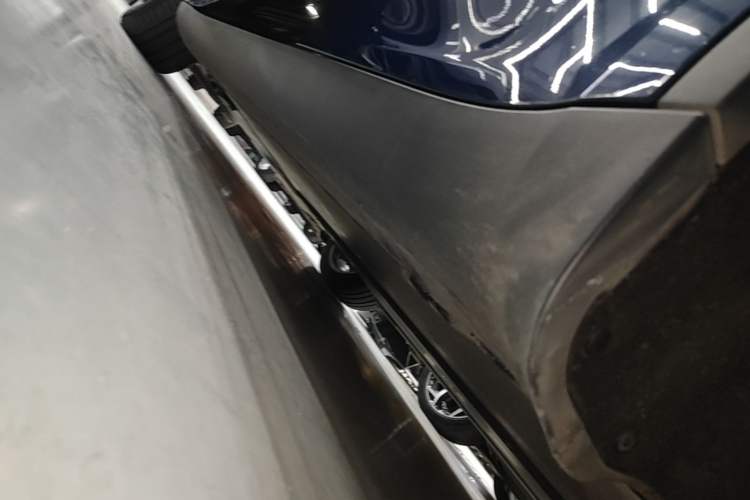 Used Tesla Model Y 2021 Long-Range All-Wheel-Drive Version 3D7 Left Side Sill