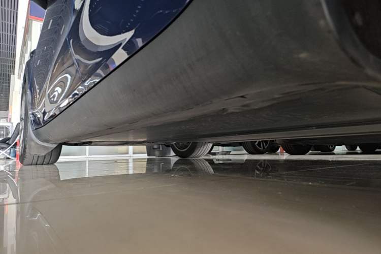Used Tesla Model Y 2021 Standard Range Rear-Wheel Drive Version Left Side Sill