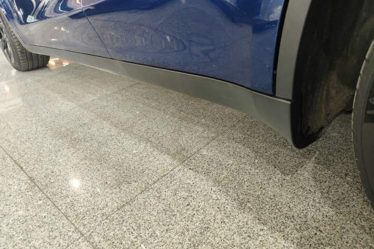 Used Tesla Model Y 2021 Long-Range All-Wheel-Drive Version 3D7 Left Side Sill