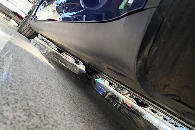 Used Tesla Model Y 2021 Long-Range All-Wheel-Drive Version 3D7 Left Side Sill