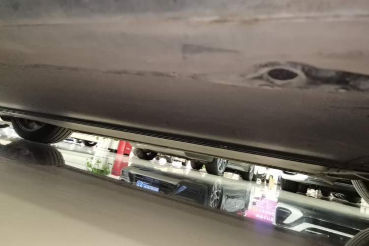 Used Tesla Model Y 2021 Long-Range All-Wheel-Drive Version Left Side Sill