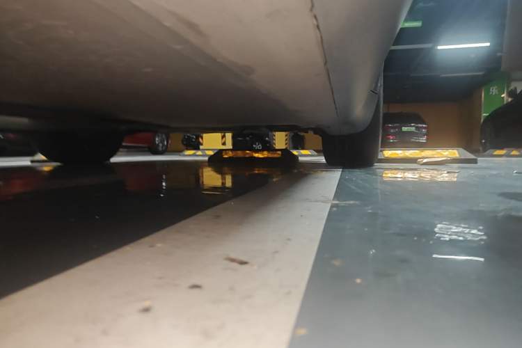 Used Tesla Model Y 2021 Long-Range All-Wheel-Drive Version Left Side Sill