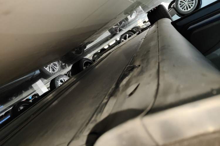 Used Tesla Model Y 2021 Long-Range All-Wheel-Drive Version 3D7 Left Side Sill