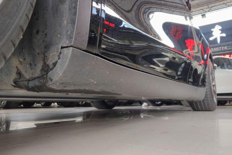 Used Tesla Model Y 2021 Performance High-Performance All-Wheel-Drive Version Left Side Sill