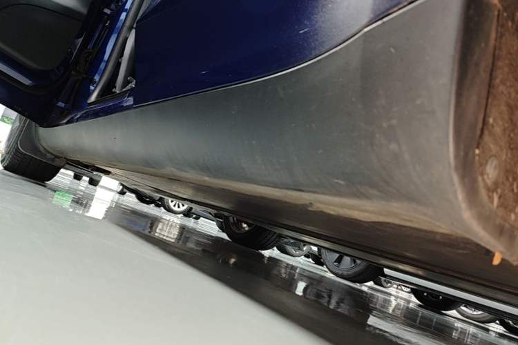 Used Tesla Model Y 2021 Standard Range Rear-Wheel Drive Version Left Side Sill