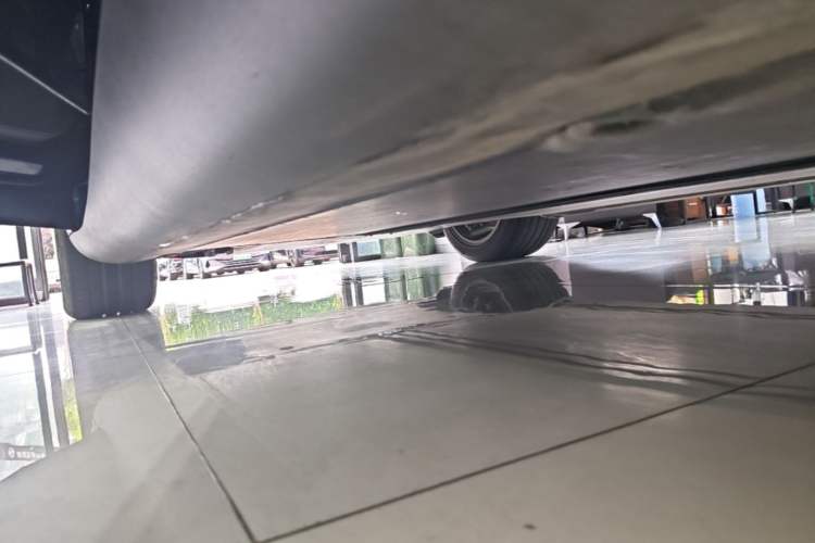 Used Tesla Model Y 2021 Standard Range Rear-Wheel Drive Version Left Side Sill