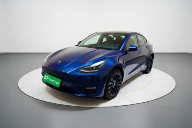 Tesla Model Y 2021 Long-Range All-Wheel-Drive Version مستعملة