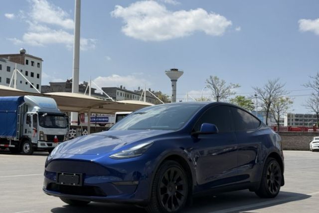 Used Tesla Model Y 2021 Long-Range All-Wheel-Drive Version