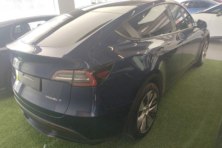 Used Tesla Model Y 2021 Standard Range Rear-Wheel Drive Version Rear Right 45 Deg