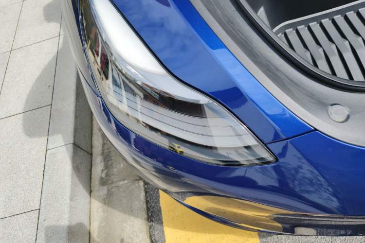 Used Tesla Model Y 2021 Standard Range Rear-Wheel Drive Version Right Front Headlight