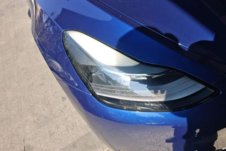 Used Tesla Model Y 2021 Standard Range Rear-Wheel Drive Version Right Front Headlight