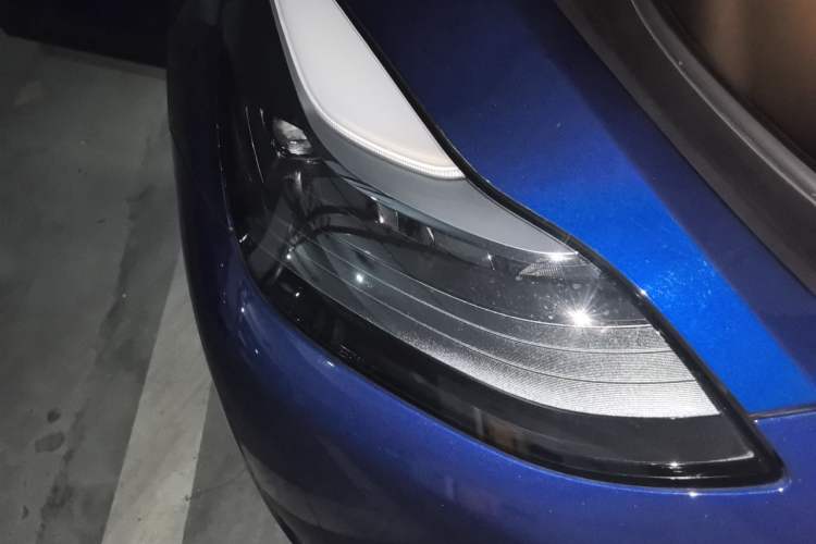 Used Tesla Model Y 2021 Standard Range Rear-Wheel Drive Version Right Front Headlight
