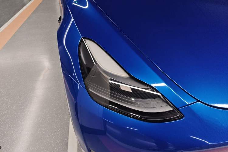 Used Tesla Model Y 2021 Standard Range Rear-Wheel Drive Version Right Front Headlight
