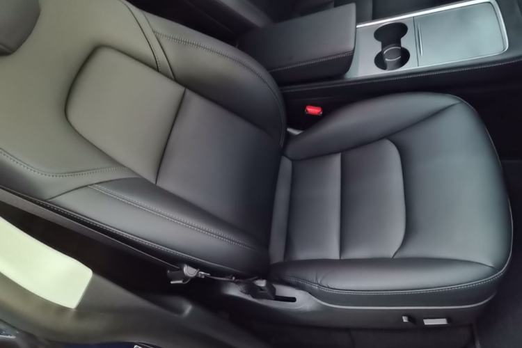 Used Tesla Model Y 2021 Standard Range Rear-Wheel Drive Version Right Front Seat