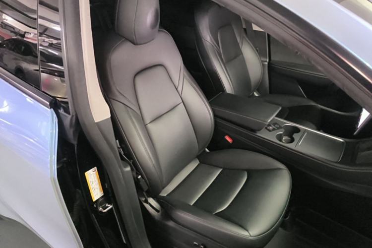 Used Tesla Model Y 2021 Long-Range All-Wheel-Drive Version Right Front Seat