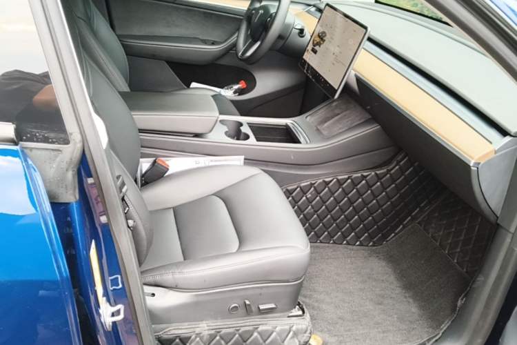 Used Tesla Model Y 2021 Long-Range All-Wheel-Drive Version Right Front Seat