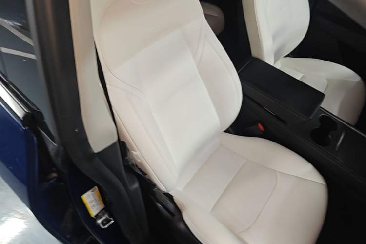 Used Tesla Model Y 2021 Long-Range All-Wheel-Drive Version 3D7 Right Front Seat