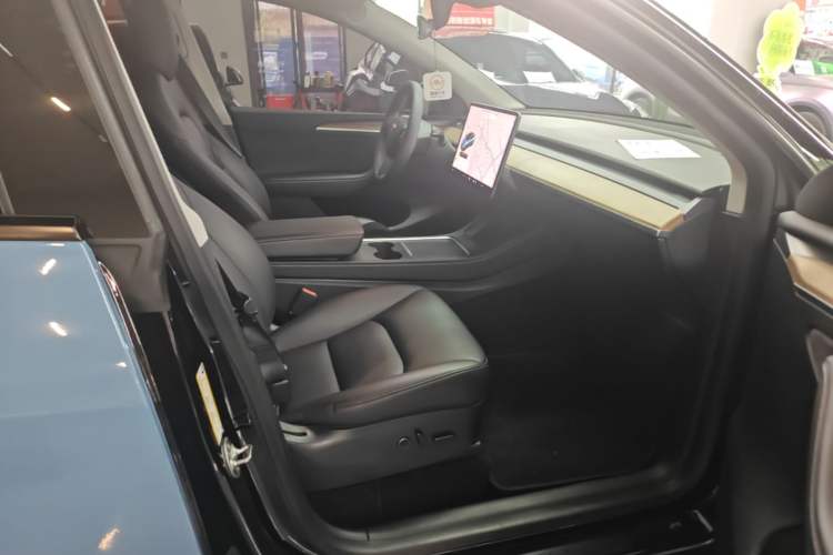 Used Tesla Model Y 2021 Long-Range All-Wheel-Drive Version 3D7 Right Front Seat