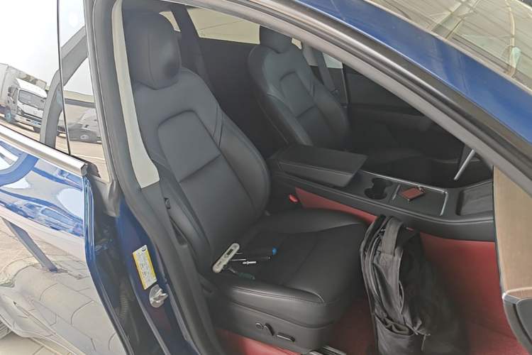 Used Tesla Model Y 2021 Long-Range All-Wheel-Drive Version Right Front Seat