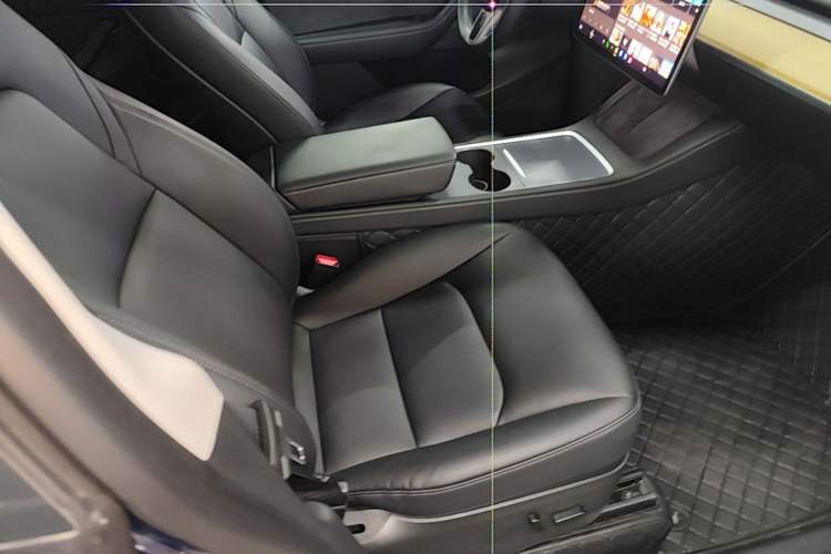 Used Tesla Model Y 2021 Standard Range Rear-Wheel Drive Version Right Front Seat