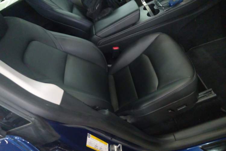 Used Tesla Model Y 2021 Standard Range Rear-Wheel Drive Version Right Front Seat